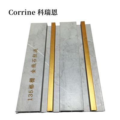 لوحتان خشبيتان داخليتان دائريتان ملونتان بتصميم هندسي ثلاثي الأبعاد في ردهة المكتب